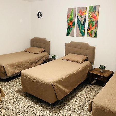 Hostal Los Volcanes Guatemala City Exterior foto