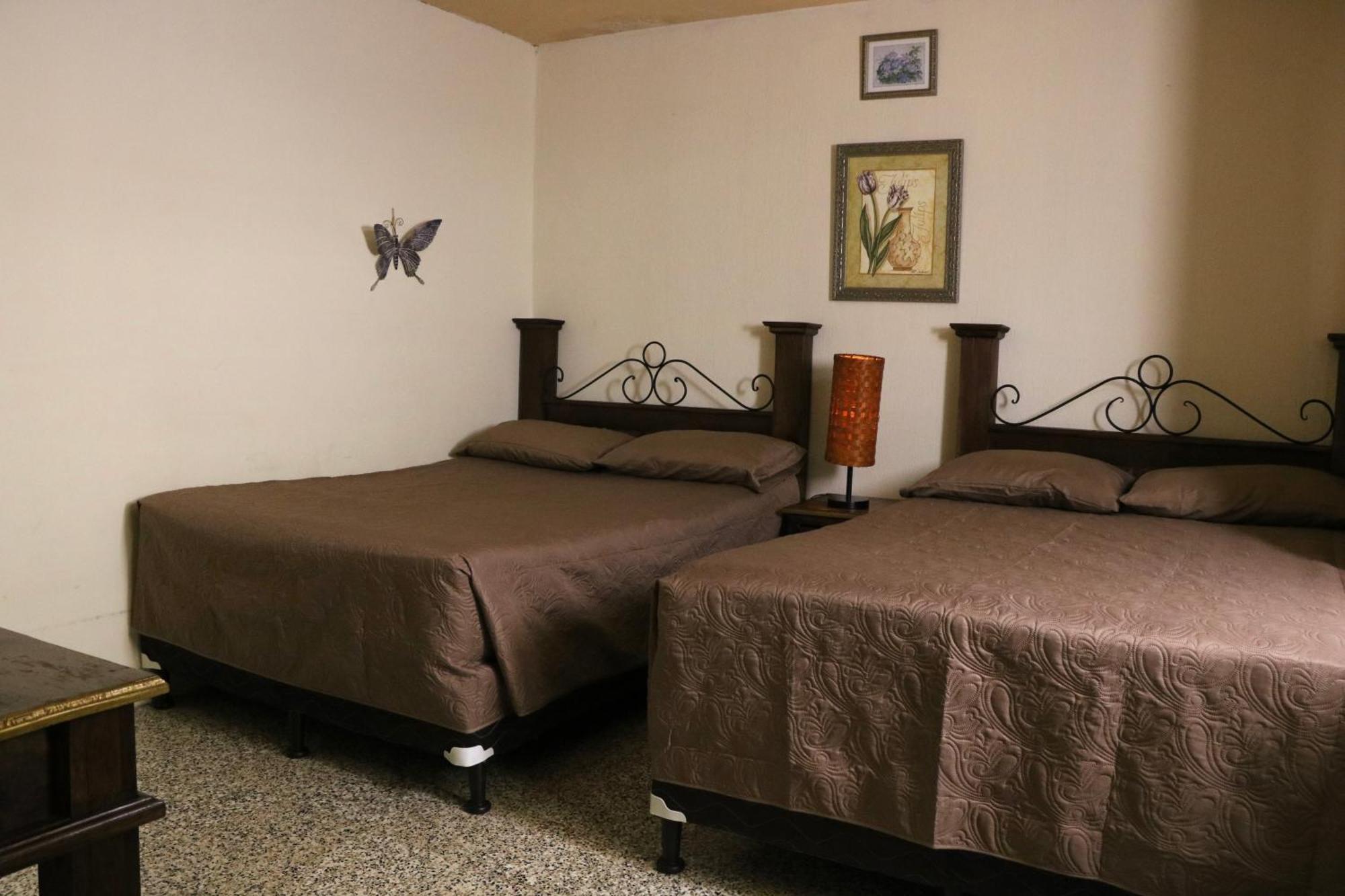 Hostal Los Volcanes Guatemala City Exterior foto