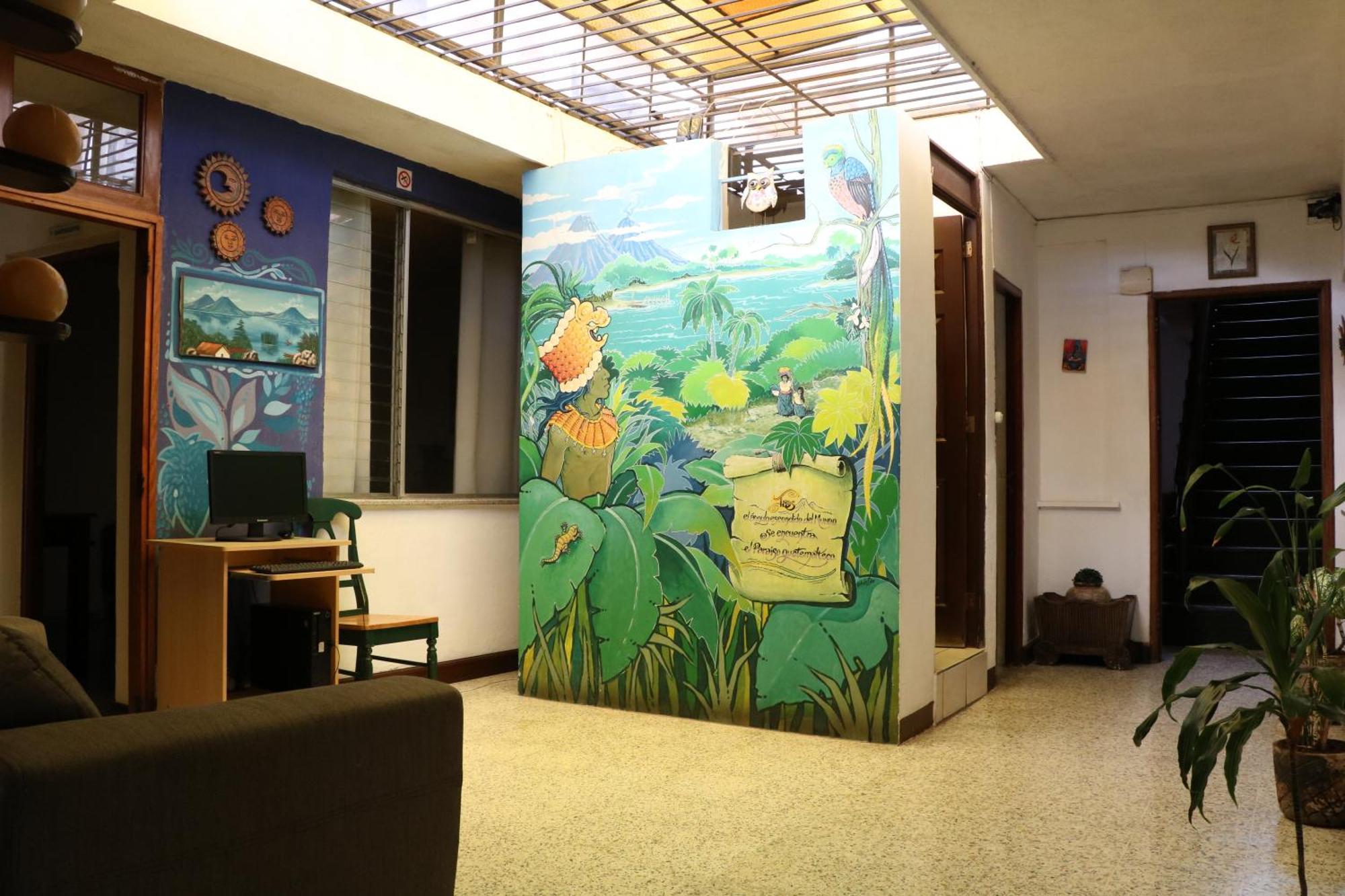 Hostal Los Volcanes Guatemala City Exterior foto