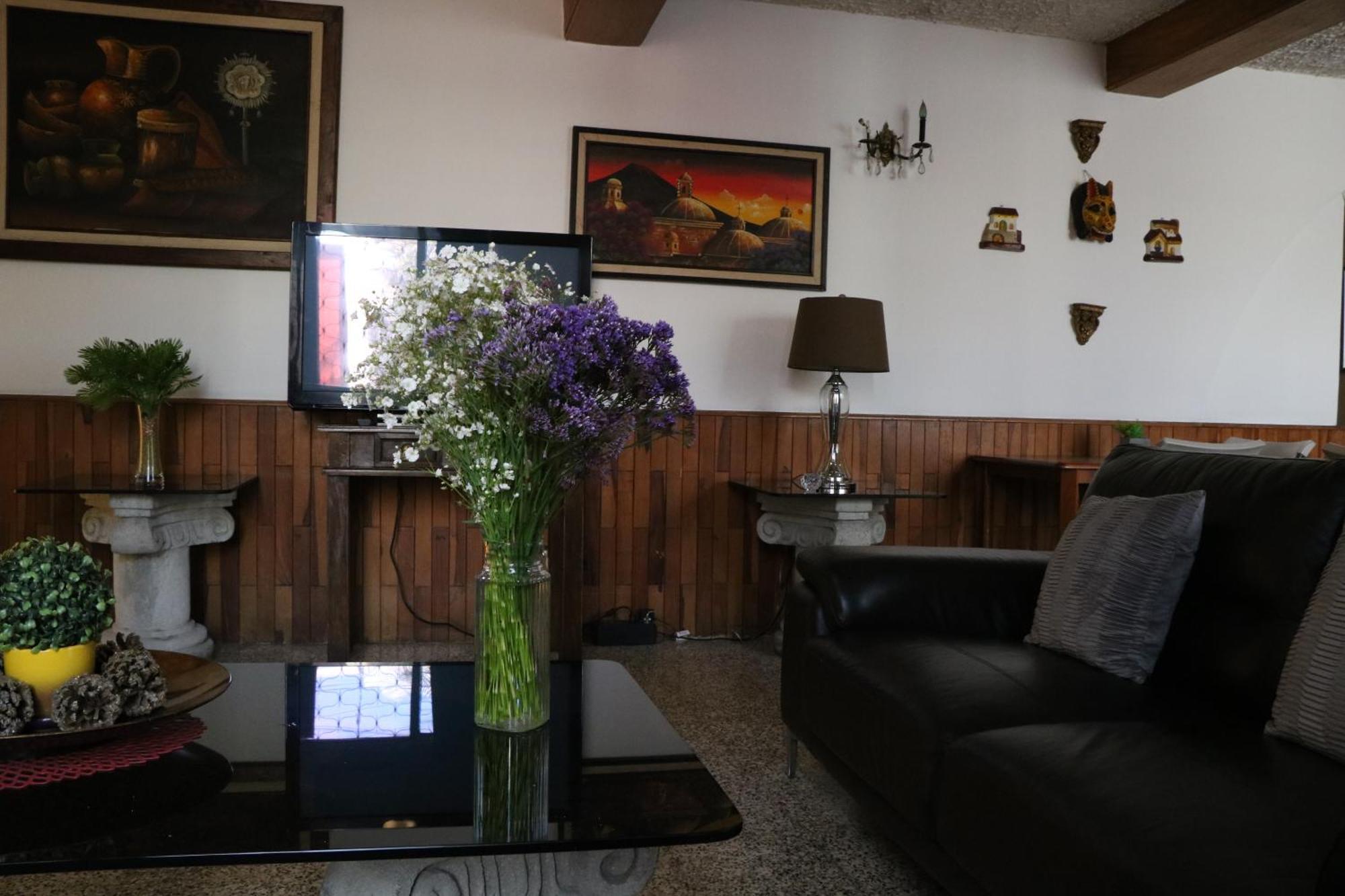 Hostal Los Volcanes Guatemala City Exterior foto