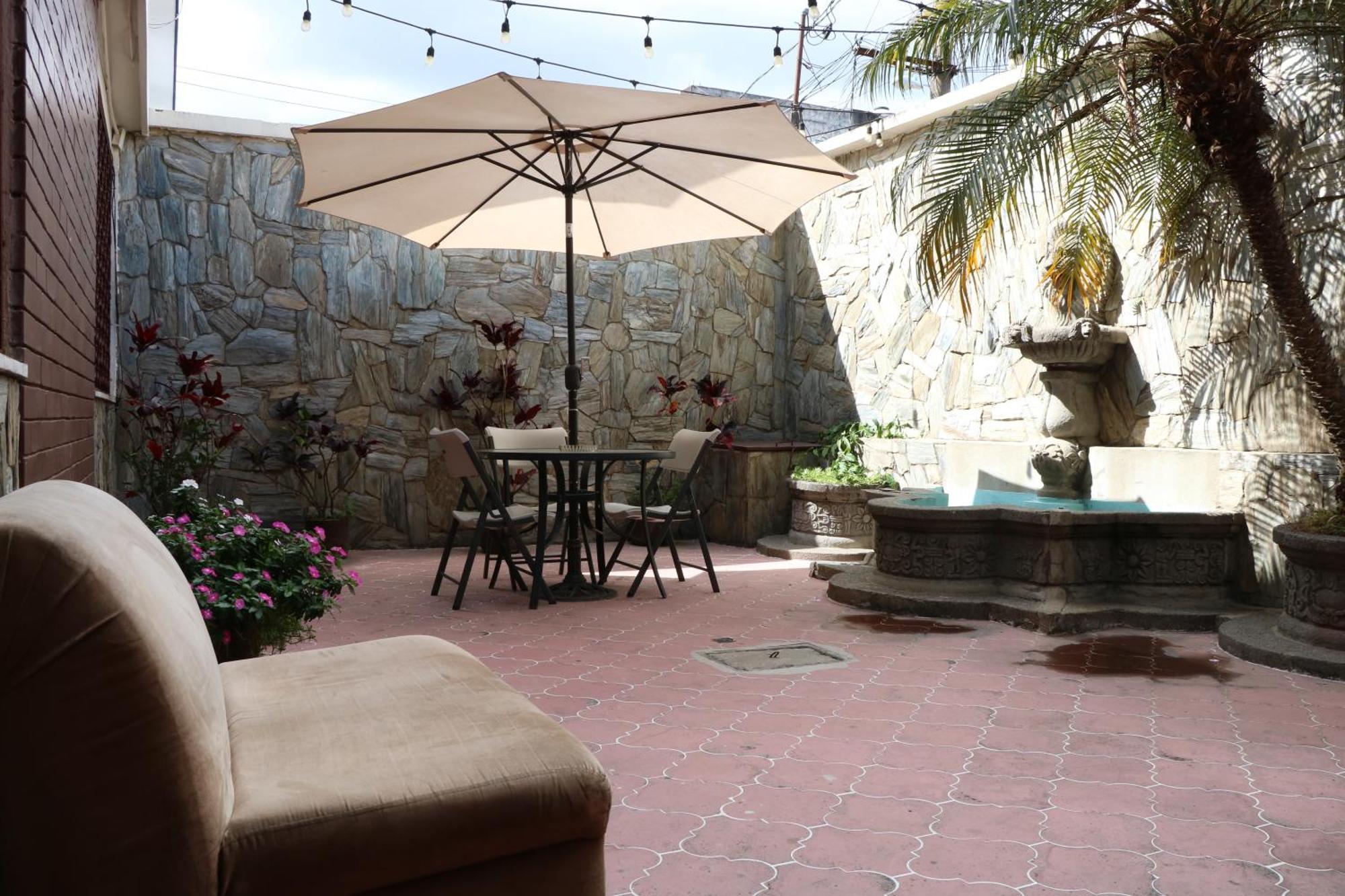Hostal Los Volcanes Guatemala City Exterior foto