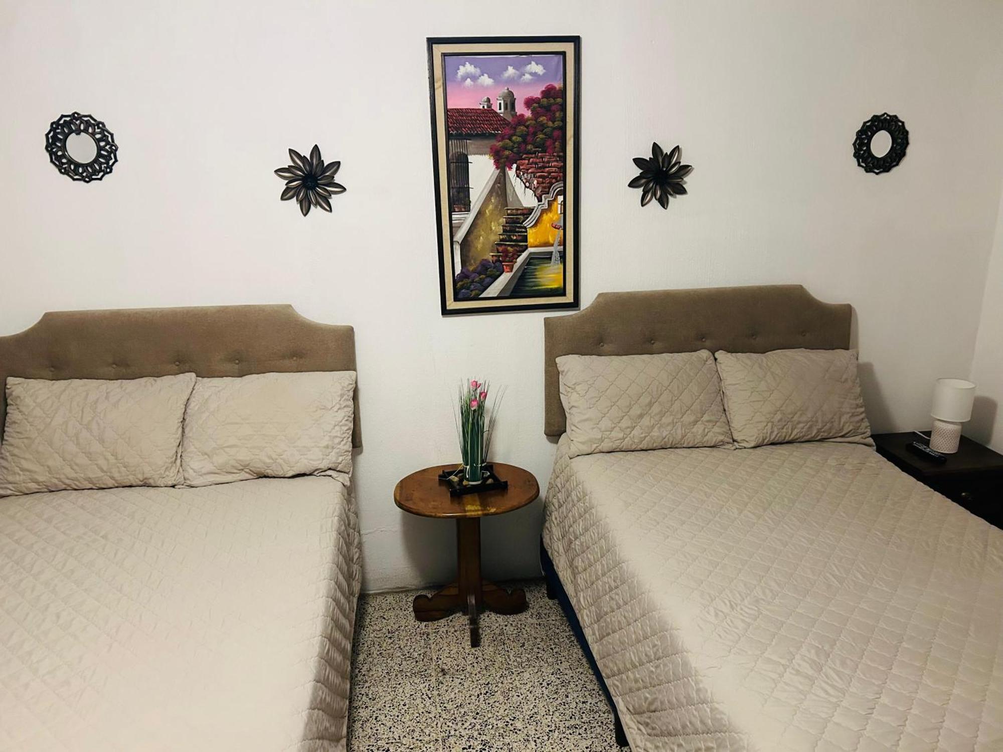 Hostal Los Volcanes Guatemala City Exterior foto