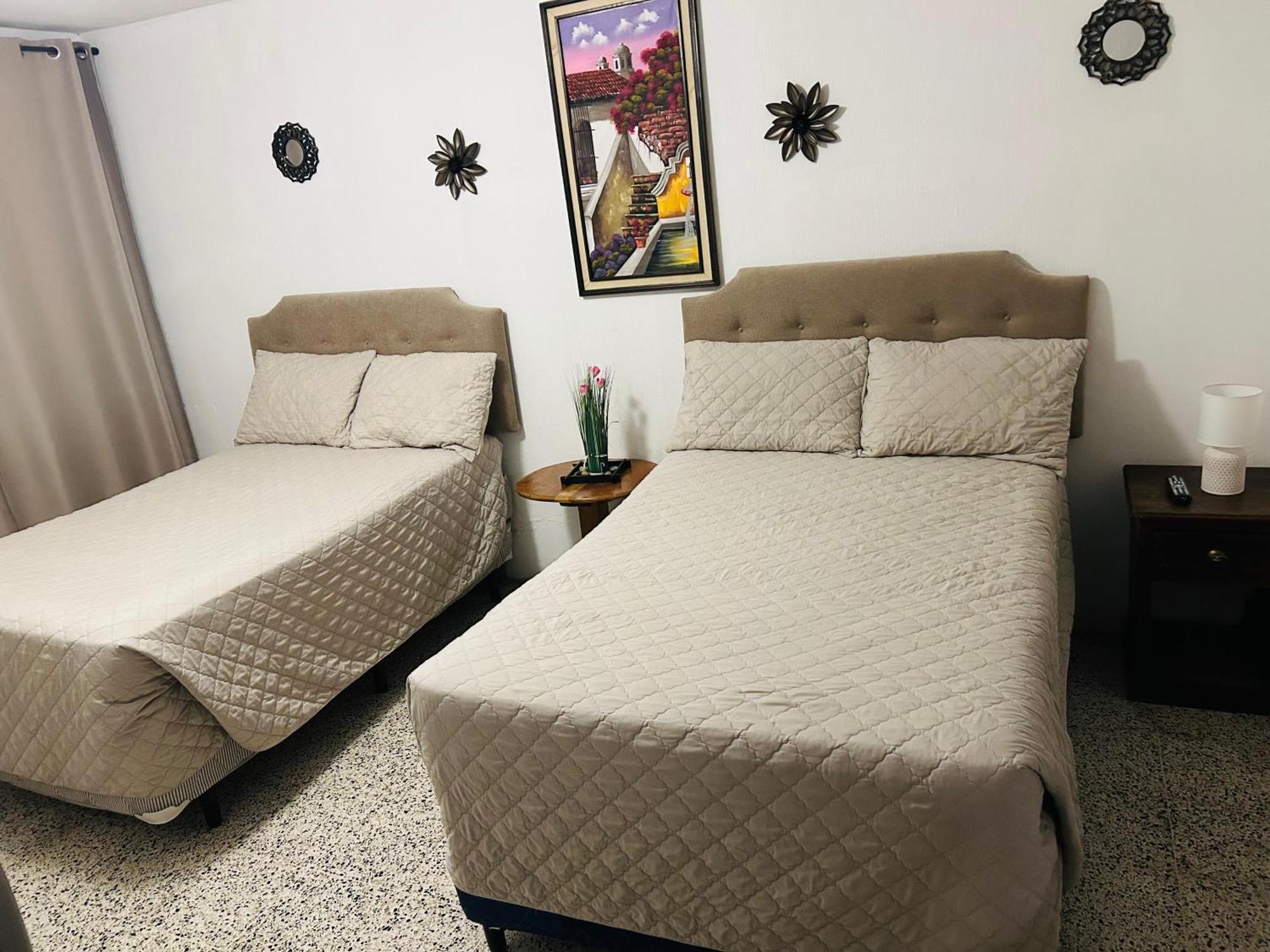 Hostal Los Volcanes Guatemala City Exterior foto